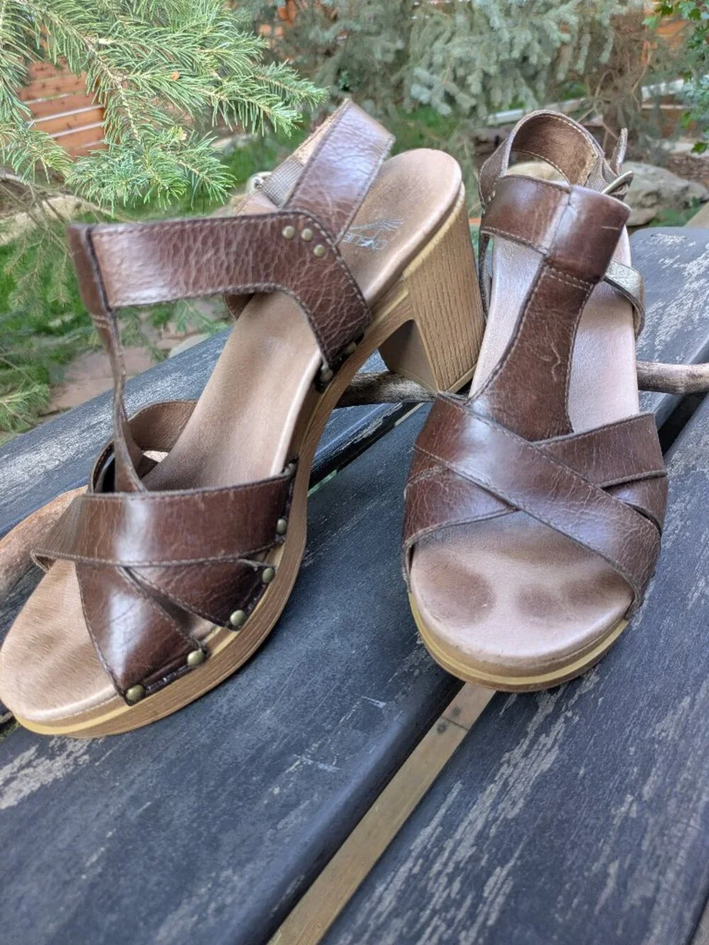 Dansko Daniela Heeled Sandal in Tak Vintage Pull Up Leather size 40/ 8.5 US.